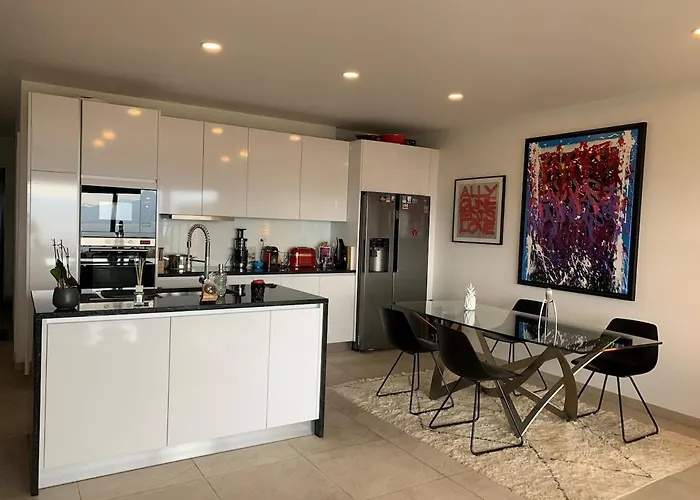 Avec Piscine Chauffée Et 5 Min *